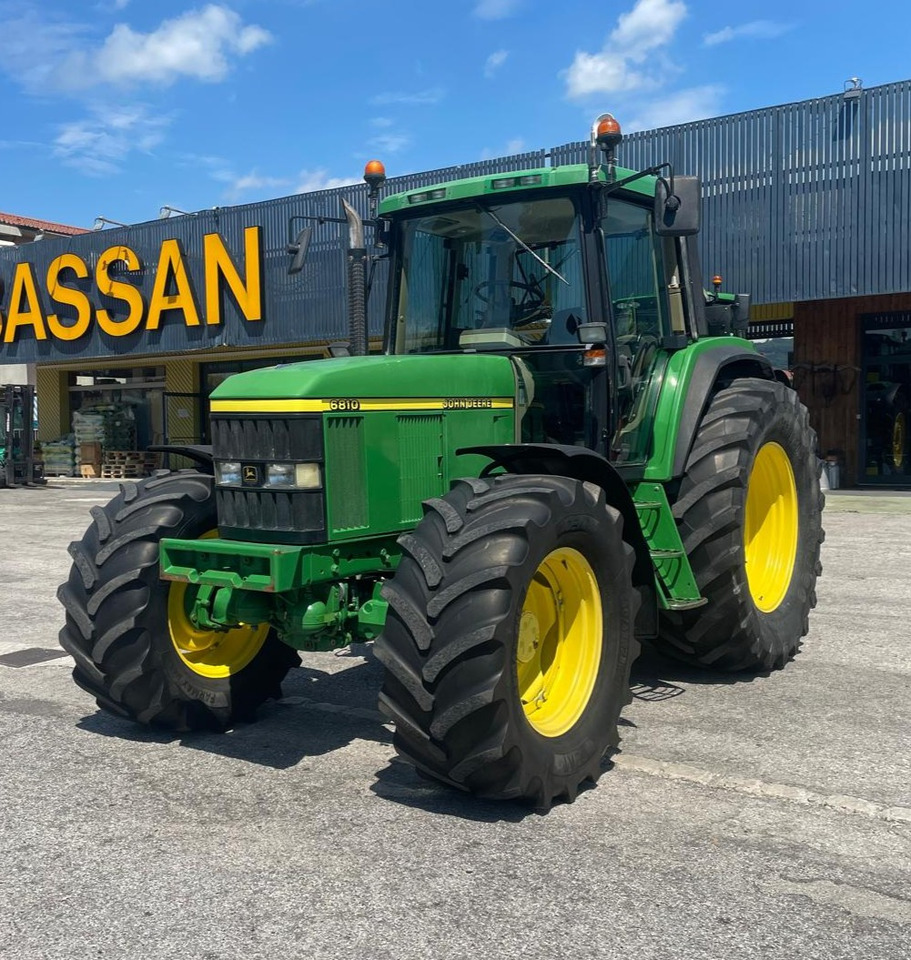 JOHN DEERE 6810 - جرار: صور 1 JOHN DEERE 6810 - جرار: صور 1