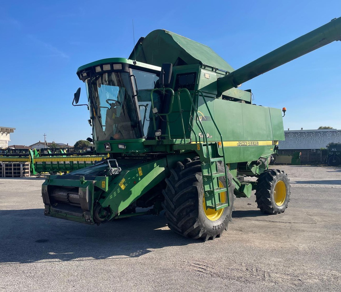 JOHN DEERE MIETITREBBIA CTS - حصادة شاملة: صور 2 JOHN DEERE MIETITREBBIA CTS - حصادة شاملة: صور 2