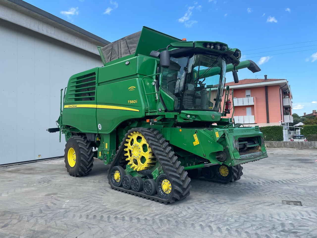 JOHN DEERE MIETITREBBIA T 560 - حصادة شاملة: صور 3 JOHN DEERE MIETITREBBIA T 560 - حصادة شاملة: صور 3