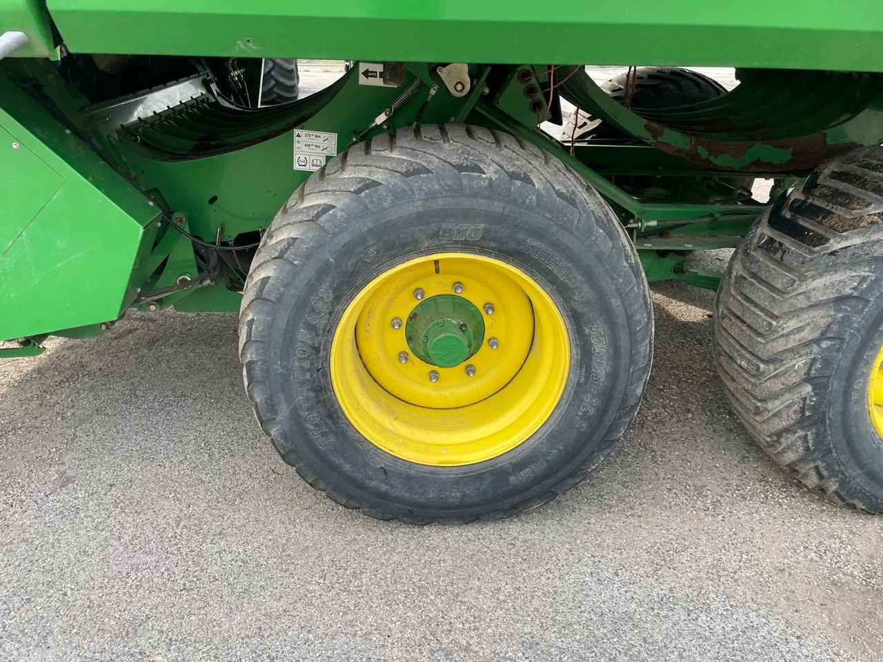JOHN DEERE PRESSA L1534 - مكبس البالات المستطيله: صور 5 JOHN DEERE PRESSA L1534 - مكبس البالات المستطيله: صور 5