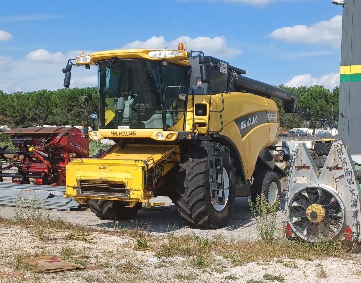 NEW HOLLAND MIETITREBBIA CX 720 - حصادة شاملة: صور 2 NEW HOLLAND MIETITREBBIA CX 720 - حصادة شاملة: صور 2