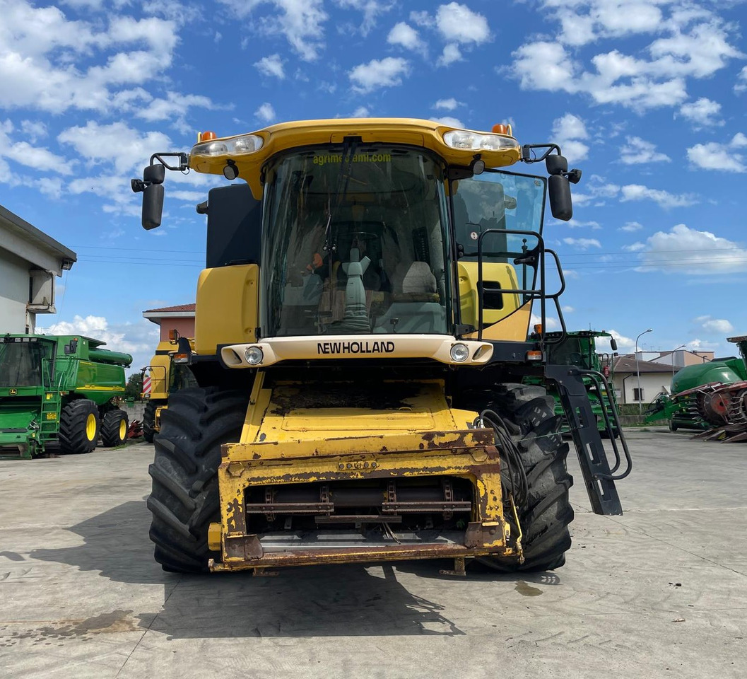 NEW HOLLAND MIETITREBBIA CX 8080 - حصادة شاملة: صور 3 NEW HOLLAND MIETITREBBIA CX 8080 - حصادة شاملة: صور 3