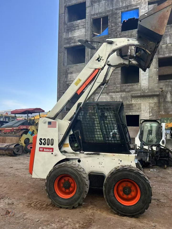 BOBCAT s300 - شيول صغير: صور 1 BOBCAT s300 - شيول صغير: صور 1