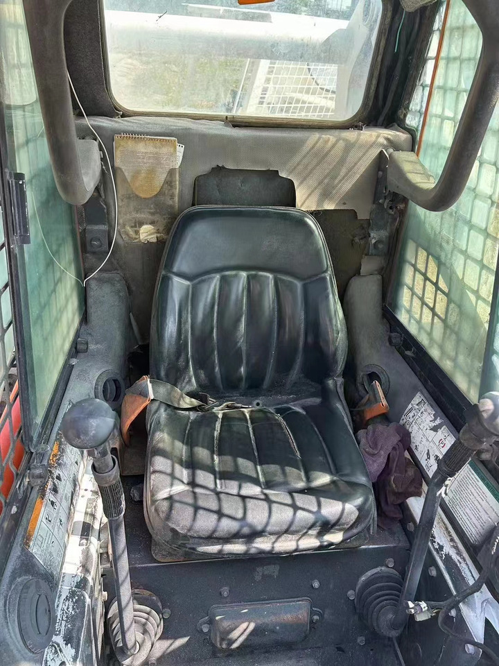 BOBCAT s300 - شيول صغير: صور 5 BOBCAT s300 - شيول صغير: صور 5
