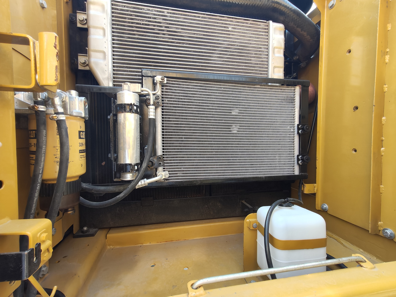 حفارة CATERPILLAR 320d: صور 14