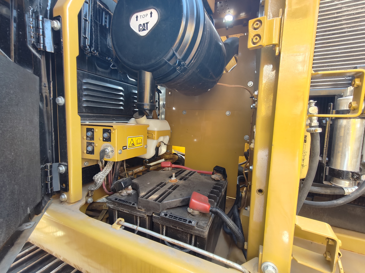 حفارة CATERPILLAR 320d: صور 10