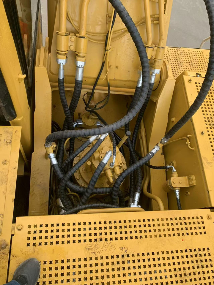 حفارة CATERPILLAR 320d: صور 32