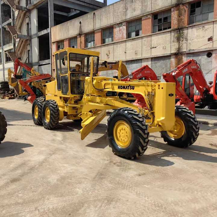Japan Komatsu GD511 Motor Grader Cheap Price Komatsu Road Grader GD511 Good Condition in China - آلة تسوية الأرض: صور 1 Japan Komatsu GD511 Motor Grader Cheap Price Komatsu Road Grader GD511 Good Condition in China - آلة تسوية الأرض: صور 1