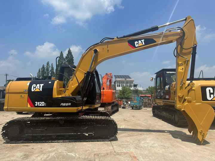 Low Working Time CAT 312D2 Excavator Caterpillar Used 15ton Cat312D2 No Reviews yet - حفارات زحافة: صور 2 Low Working Time CAT 312D2 Excavator Caterpillar Used 15ton Cat312D2 No Reviews yet - حفارات زحافة: صور 2