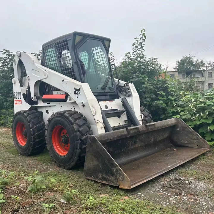 Second Hand BOBCAT S300 Skid-steer Loader with Very Good Performance Is for Sale at a Low Price - شيول صغير: صور 1 Second Hand BOBCAT S300 Skid-steer Loader with Very Good Performance Is for Sale at a Low Price - شيول صغير: صور 1