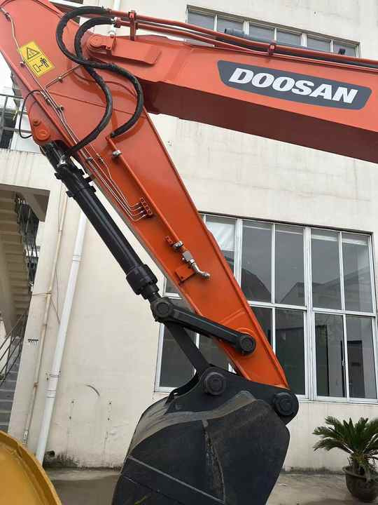 Used Digger DOOSAN DX300 Construction Machinery Construction Digger Used DOOSAN DX300 Cheap Excavator - حفارات زحافة: صور 5 Used Digger DOOSAN DX300 Construction Machinery Construction Digger Used DOOSAN DX300 Cheap Excavator - حفارات زحافة: صور 5