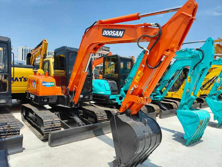 Used Digger Doosan Dh55 Construction Machinery Construction Digger Used Doosan Dh55 Cheap Excavator - حفارات زحافة: صور 4 Used Digger Doosan Dh55 Construction Machinery Construction Digger Used Doosan Dh55 Cheap Excavator - حفارات زحافة: صور 4