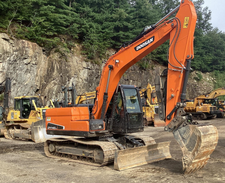 Used Excavator Doosan DX140 Excavators Mini Equipment Earth Moving Machinery Doosan Digger Excavator for Sale - حفارات زحافة: صور 2 Used Excavator Doosan DX140 Excavators Mini Equipment Earth Moving Machinery Doosan Digger Excavator for Sale - حفارات زحافة: صور 2