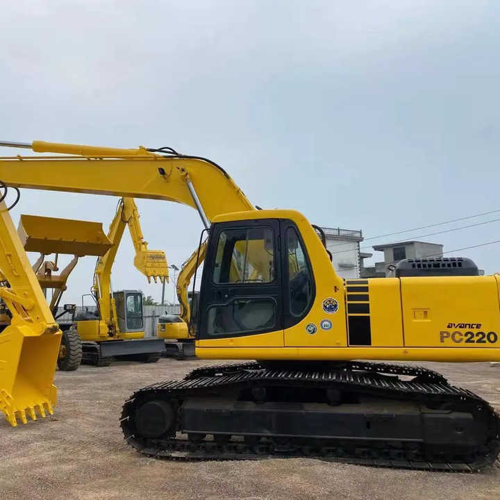 Used Good Quality Japan Original PC220-6 in Good Condition PC220-6 Komatsu - حفارات زحافة: صور 1 Used Good Quality Japan Original PC220-6 in Good Condition PC220-6 Komatsu - حفارات زحافة: صور 1
