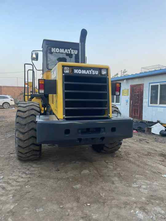 Used Komatsu WA380-3 Front Loader in Very Good Condition Strong Power komatsu 380 Wheel Loader Low Price Hot Sale - اللودر بعجل: صور 4 Used Komatsu WA380-3 Front Loader in Very Good Condition Strong Power komatsu 380 Wheel Loader Low Price Hot Sale - اللودر بعجل: صور 4