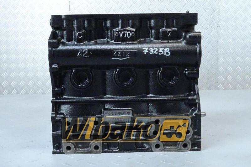Crankcase for engine Yanmar 3TNV70 4Z12 - علبة المرافق - آلات البناء: صور 1 Crankcase for engine Yanmar 3TNV70 4Z12 - علبة المرافق - آلات البناء: صور 1