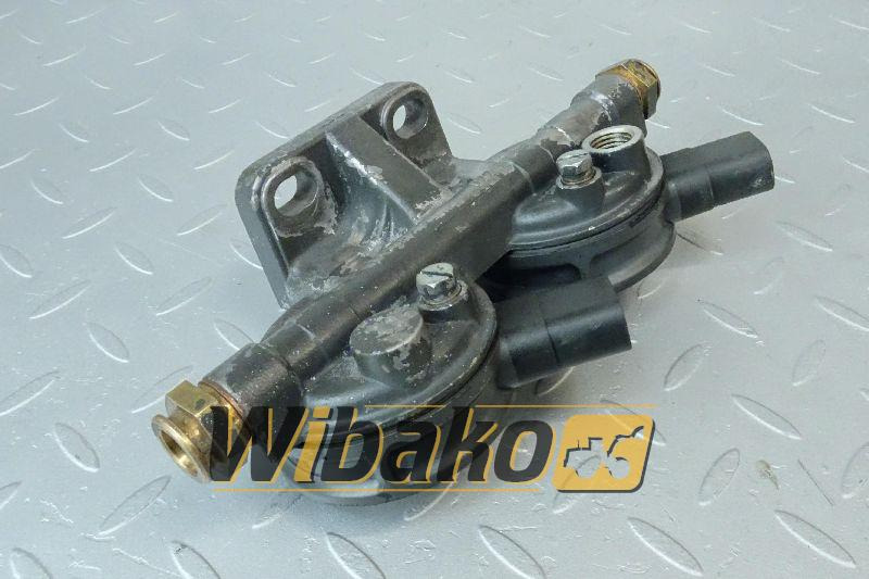Fuel filter bracket Iveco 98409998 - فلتر الوقود - آلات البناء: صور 1 Fuel filter bracket Iveco 98409998 - فلتر الوقود - آلات البناء: صور 1
