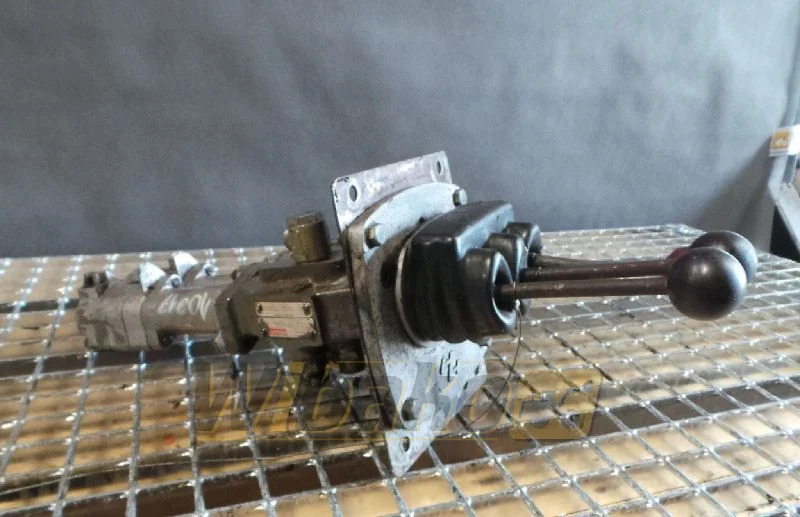 Hydreco V0605ABG50L 033030/85 - صمامات هيدروليكية - آلات البناء: صور 2 Hydreco V0605ABG50L 033030/85 - صمامات هيدروليكية - آلات البناء: صور 2