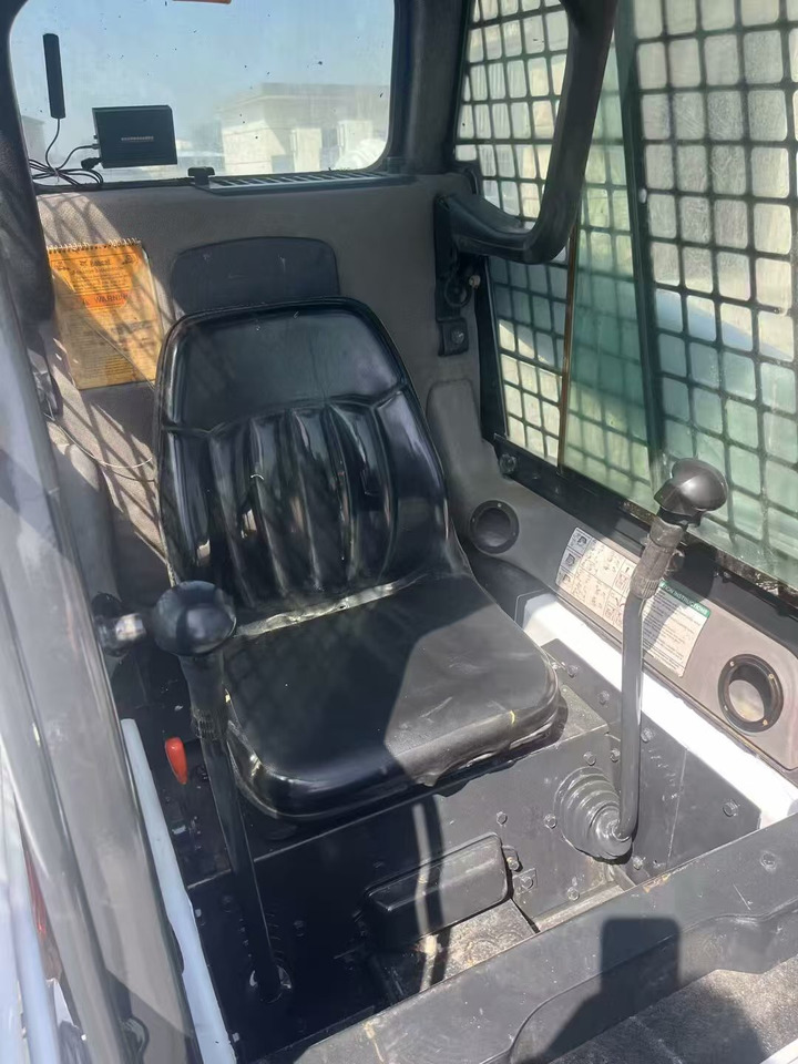 BOBCAT S160 - شيول صغير: صور 4 BOBCAT S160 - شيول صغير: صور 4