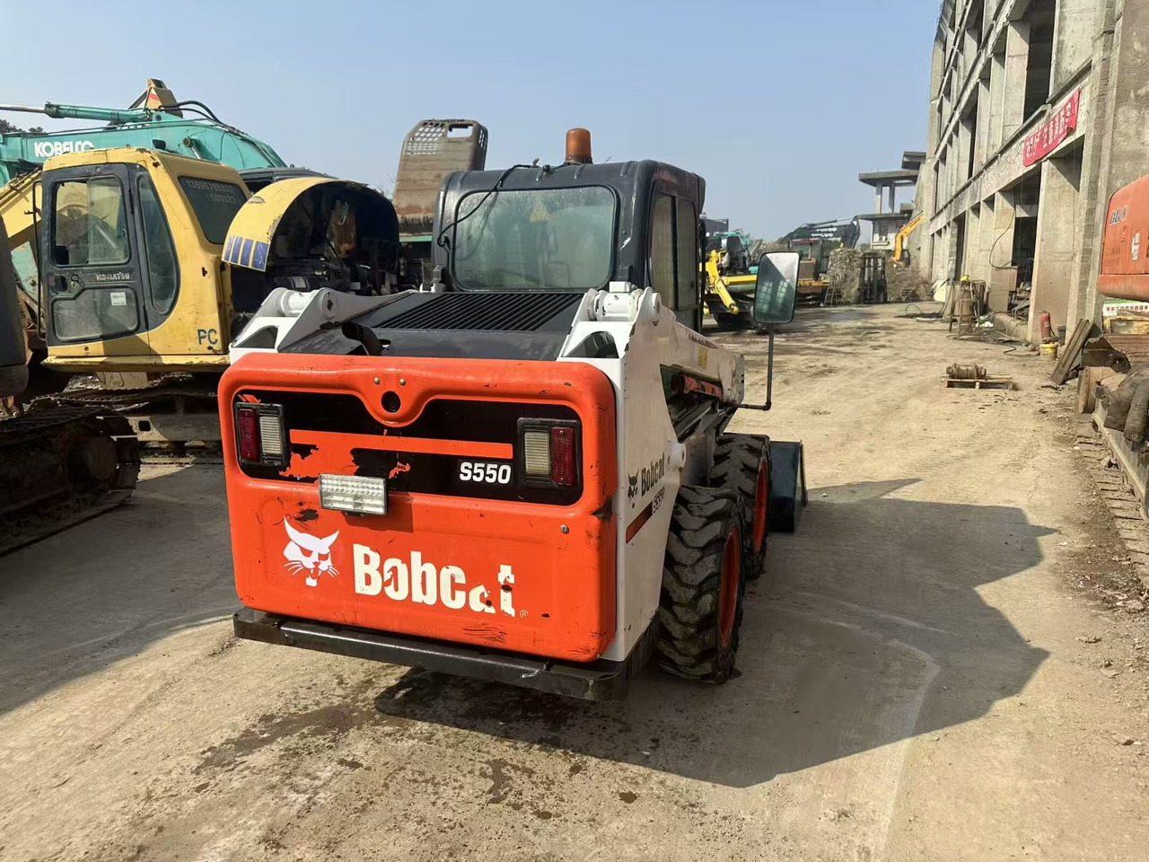BOBCAT s550 - اللودر بعجل: صور 5 BOBCAT s550 - اللودر بعجل: صور 5