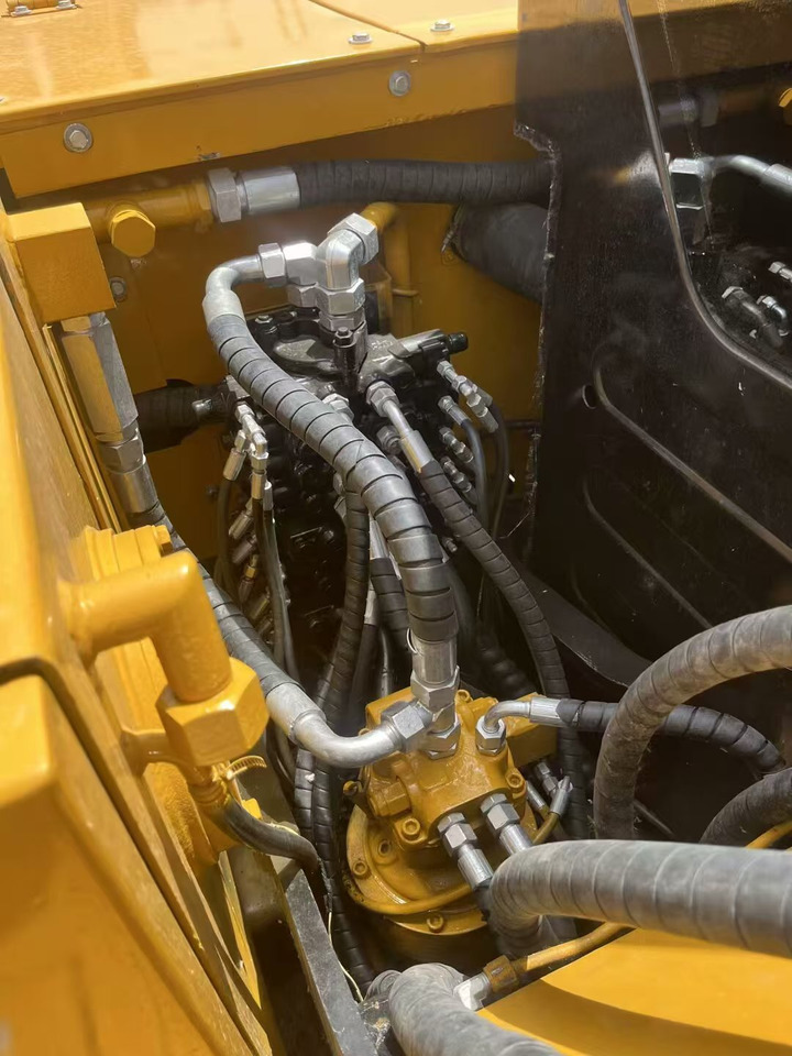 حفارات زحافة CATERPILLAR 323D2L: صور 18