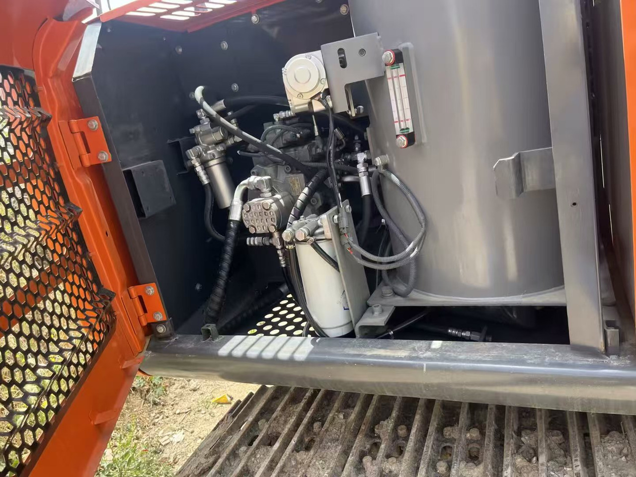 HITACHI ZX120 - حفارات زحافة: صور 2 HITACHI ZX120 - حفارات زحافة: صور 2