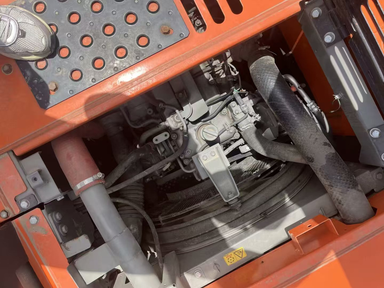HITACHI ZX130 - حفارات زحافة: صور 2 HITACHI ZX130 - حفارات زحافة: صور 2