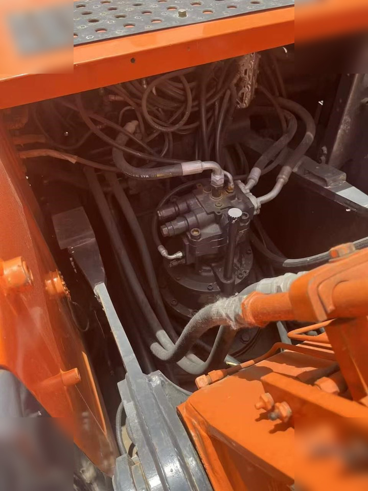 HITACHI ZX200 - حفارات زحافة: صور 4 HITACHI ZX200 - حفارات زحافة: صور 4