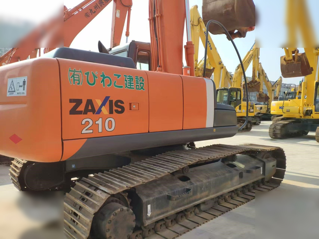 HITACHI ZX210 - حفارات زحافة: صور 3 HITACHI ZX210 - حفارات زحافة: صور 3