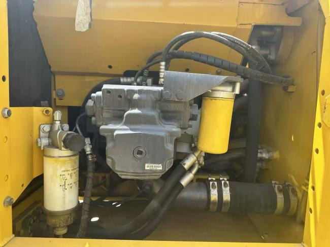 KOMATSU 200-8 - حفارة على عجلات: صور 3 KOMATSU 200-8 - حفارة على عجلات: صور 3