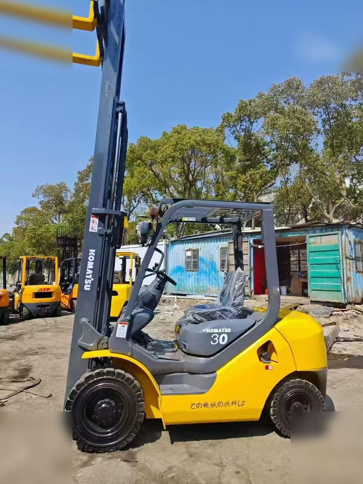 KOMATSU FD30-7 - رافعة شوكية تعمل بالغاز: صور 3 KOMATSU FD30-7 - رافعة شوكية تعمل بالغاز: صور 3