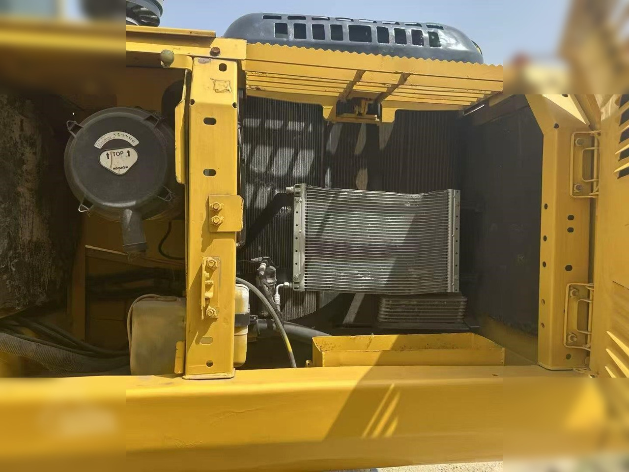 حفارات زحافة KOMATSU PC200-8: صور 9