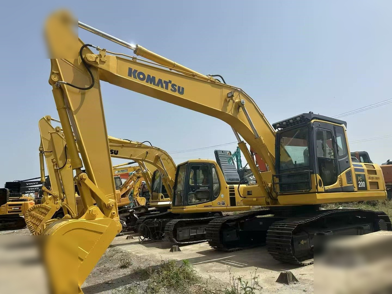 KOMATSU PC200-8 - حفارات زحافة: صور 1 KOMATSU PC200-8 - حفارات زحافة: صور 1