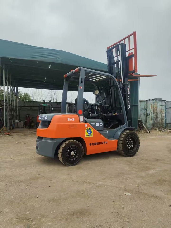 Toyata 3-ton - الرأسي رفع الصاري: صور 5 Toyata 3-ton - الرأسي رفع الصاري: صور 5