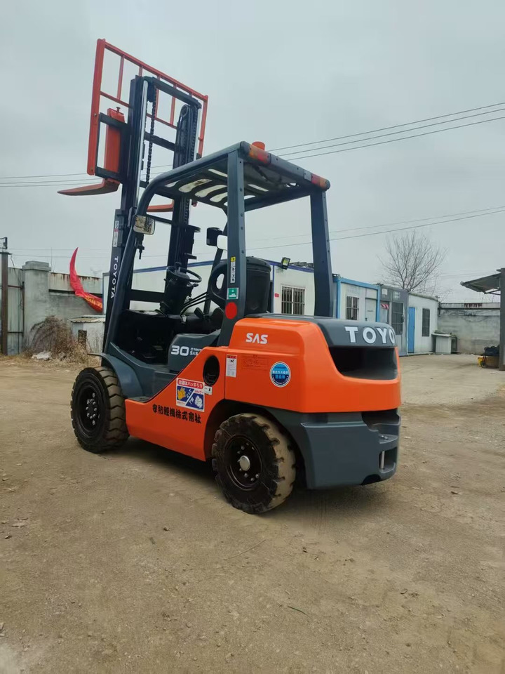 Toyata 3-ton - الرأسي رفع الصاري: صور 2 Toyata 3-ton - الرأسي رفع الصاري: صور 2