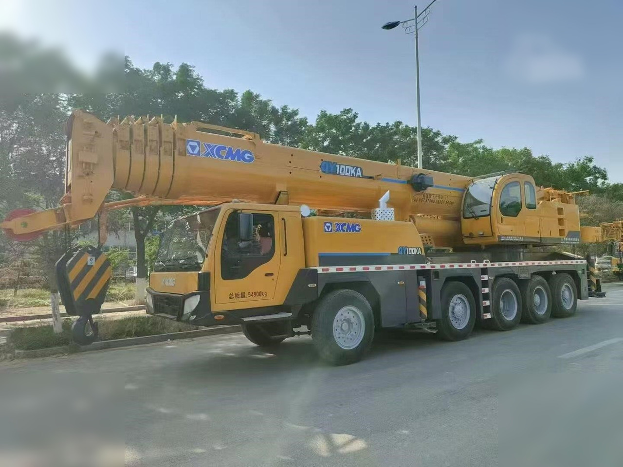 XCMG QY100KA - رافعة لجميع التضاريس: صور 4 XCMG QY100KA - رافعة لجميع التضاريس: صور 4