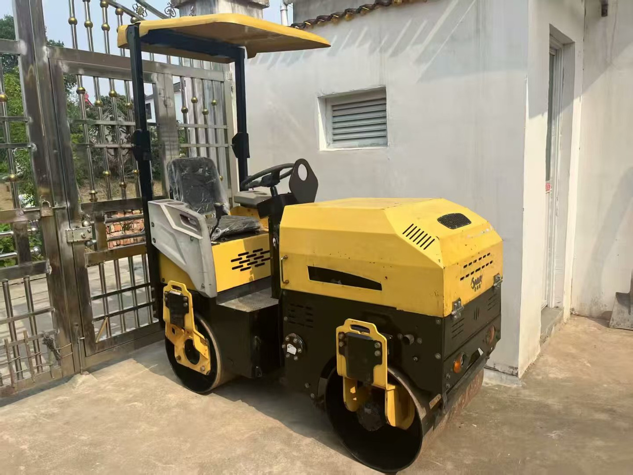 Double-drum vibratory mini roller - مدحلة: صور 1 Double-drum vibratory mini roller - مدحلة: صور 1