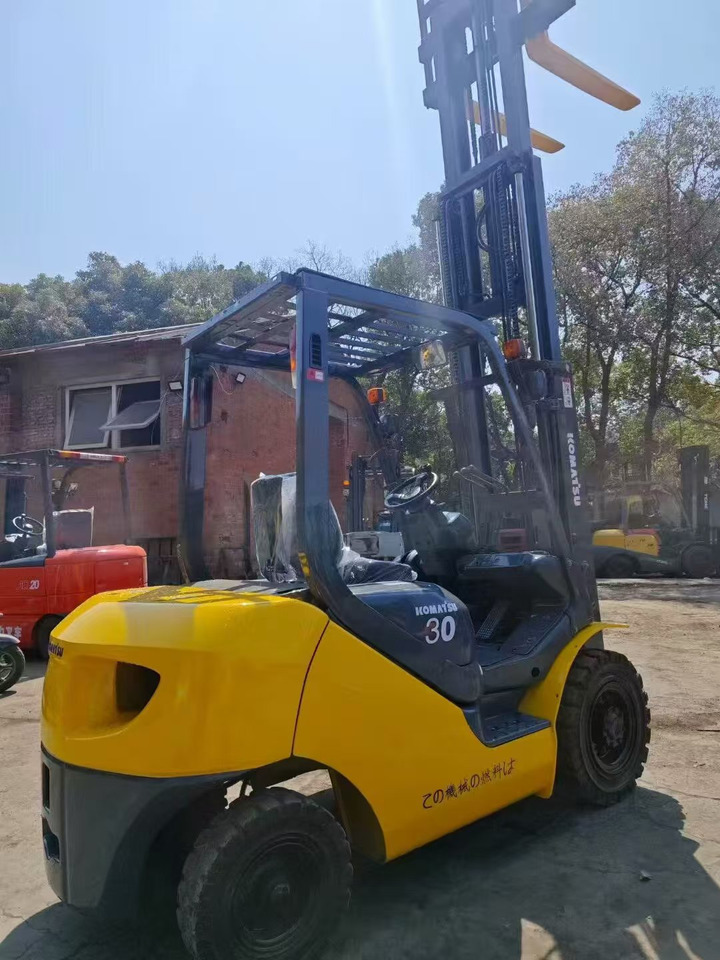 Komatsu FD50 - رافعة شوكية ديزل: صور 3 Komatsu FD50 - رافعة شوكية ديزل: صور 3