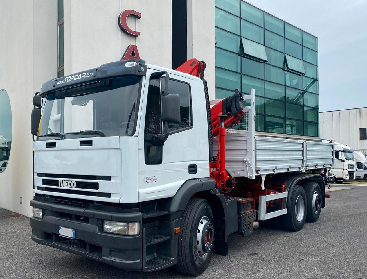IVECO 440E38 RIBALTABILE TRILATERALE E GRU FASSI - شاحنات مسطحة, شاحنة كرين: صور 2 IVECO 440E38 RIBALTABILE TRILATERALE E GRU FASSI - شاحنات مسطحة, شاحنة كرين: صور 2