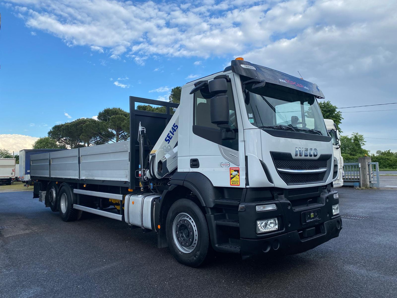 IVECO AD260S36 - شاحنات مسطحة: صور 4 IVECO AD260S36 - شاحنات مسطحة: صور 4