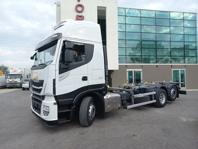 IVECO AS260S48 - شاحنات الحاويات/ جسم علوي قابل للتغيير شاحنة: صور 3 IVECO AS260S48 - شاحنات الحاويات/ جسم علوي قابل للتغيير شاحنة: صور 3