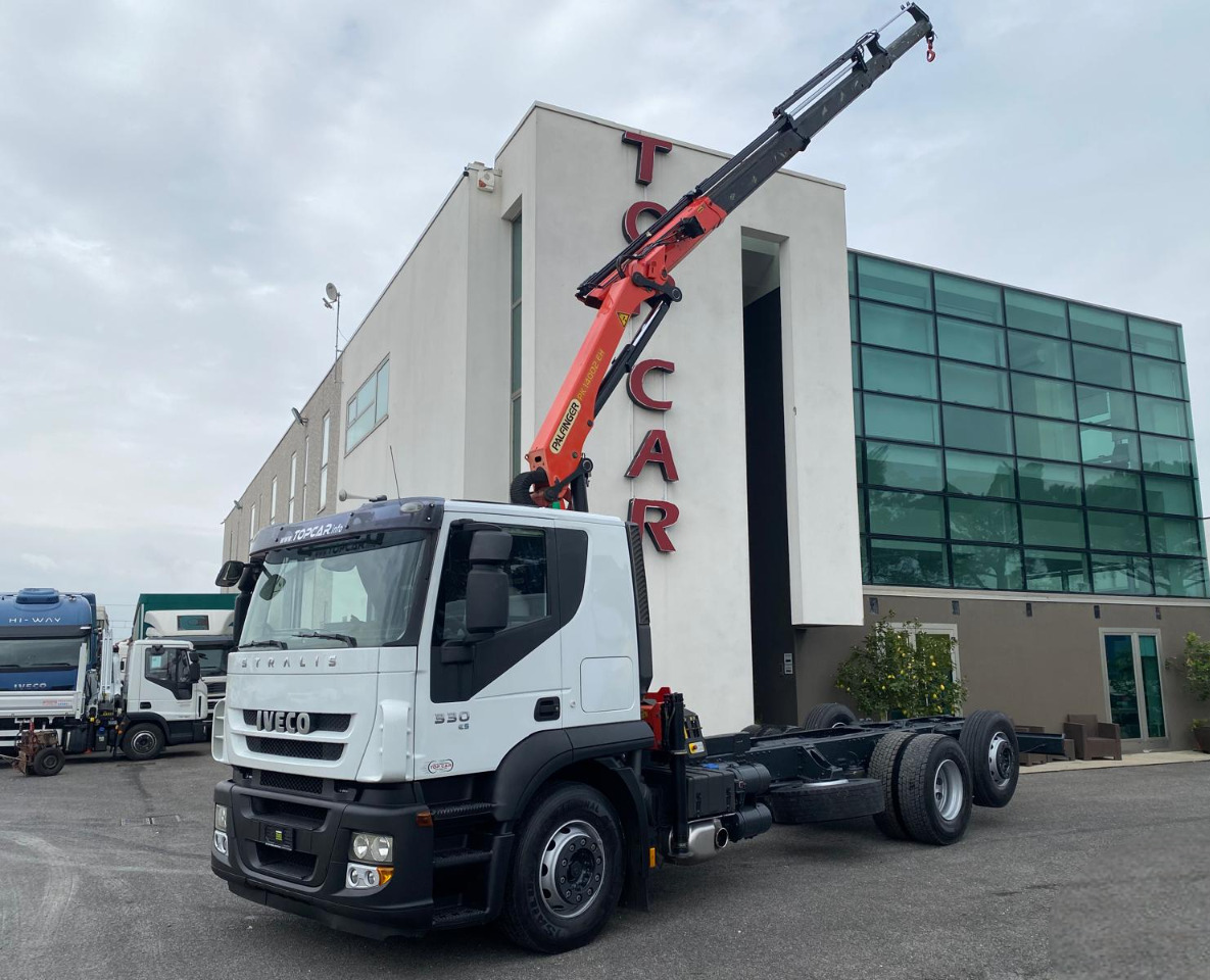 IVECO AT260S33 - شاحنة كرين: صور 1 IVECO AT260S33 - شاحنة كرين: صور 1