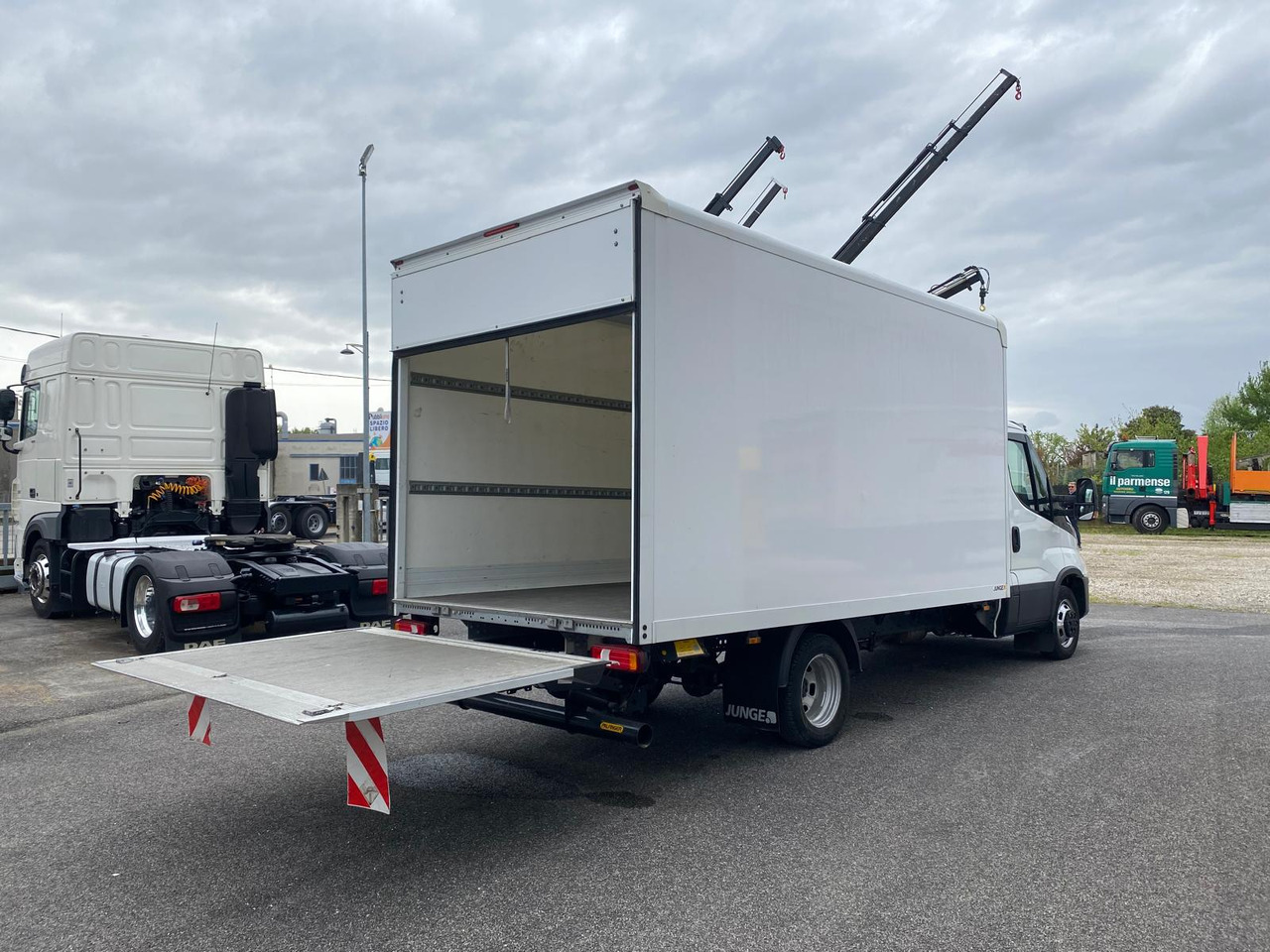 IVECO DAILY 35C16 - الشاحنات الصغيرة صندوق مغلق: صور 4 IVECO DAILY 35C16 - الشاحنات الصغيرة صندوق مغلق: صور 4
