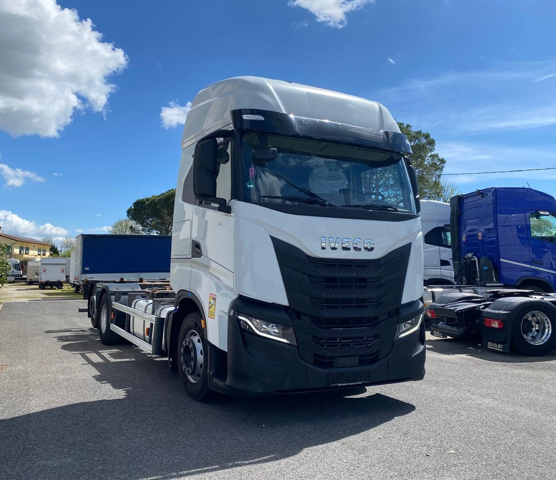 IVECO S-WAY AS260S48 - الشاسيه شاحنة: صور 3 IVECO S-WAY AS260S48 - الشاسيه شاحنة: صور 3