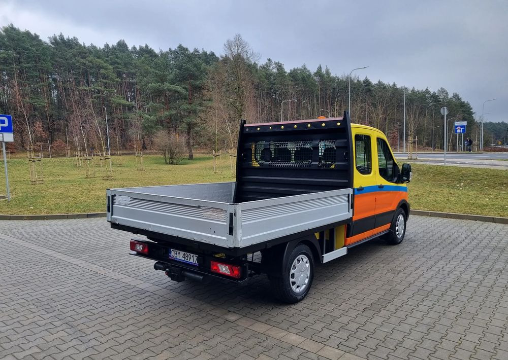 Ford Transit - الشاحنات الصغيرة كابينة مزدوجة: صور 4 Ford Transit - الشاحنات الصغيرة كابينة مزدوجة: صور 4
