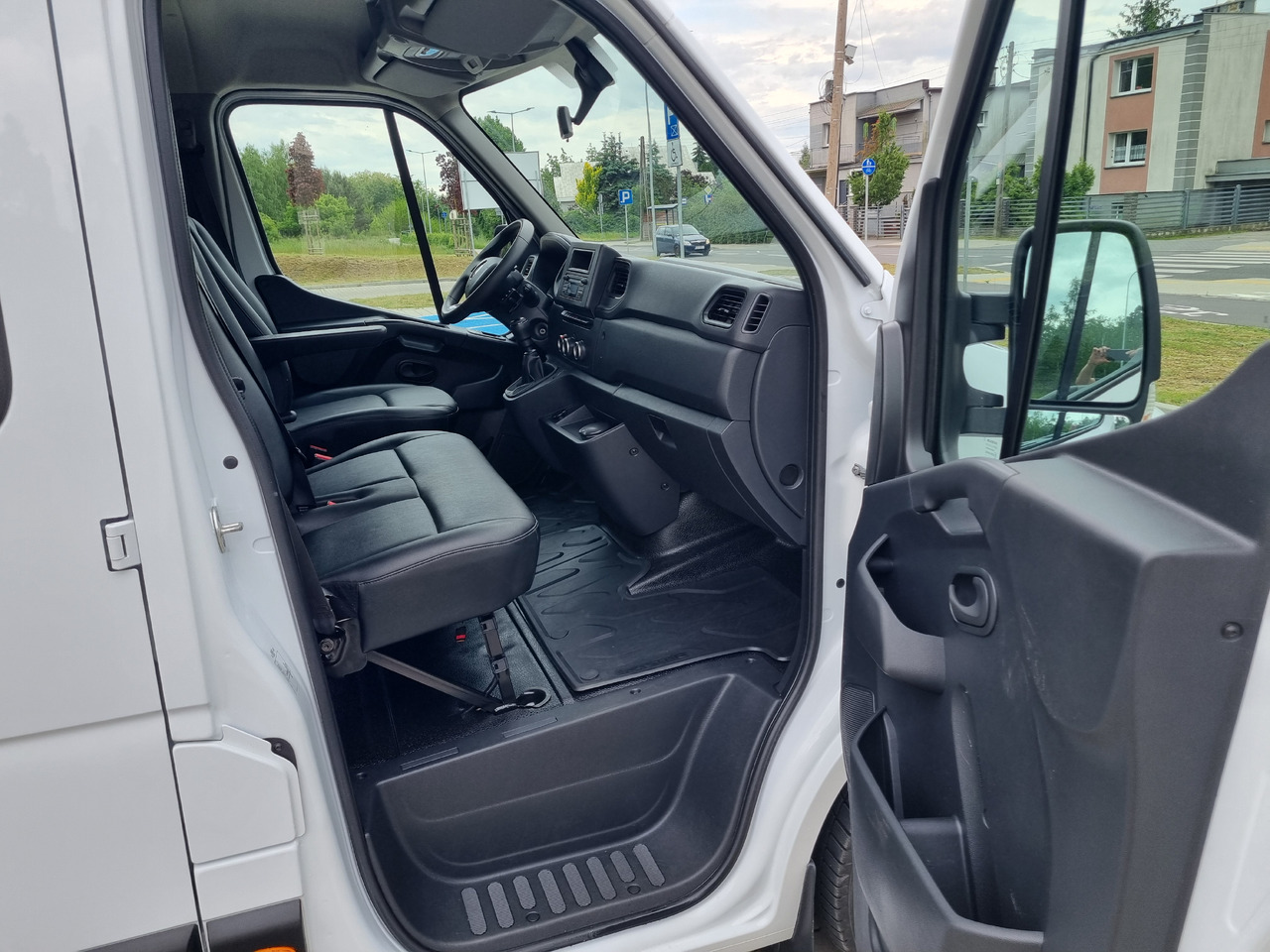 الشاحنات الصغيرة المسطحة RENAULT Master: صور 21