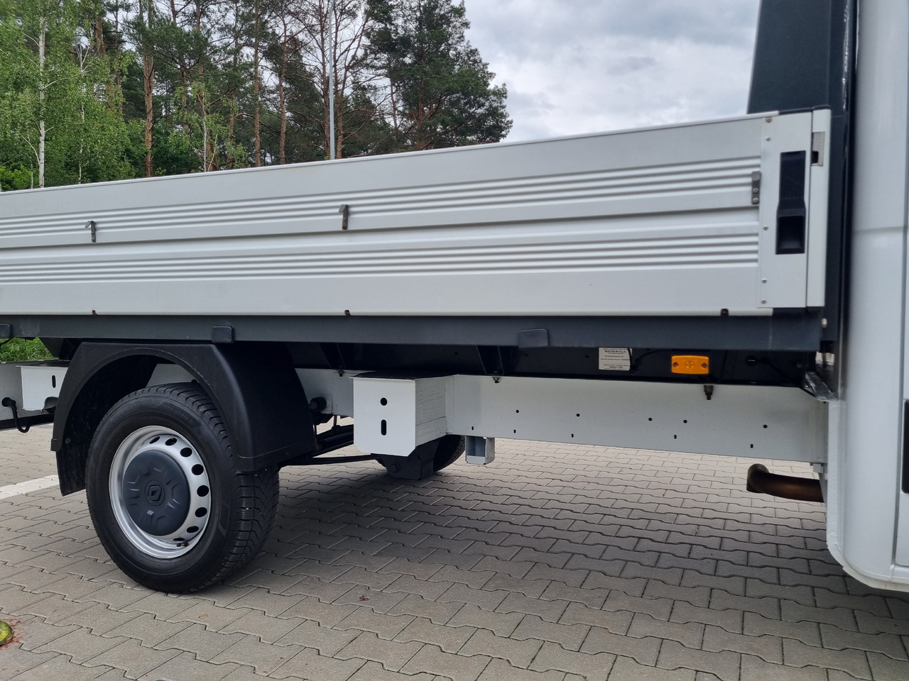 الشاحنات الصغيرة المسطحة RENAULT Master: صور 26