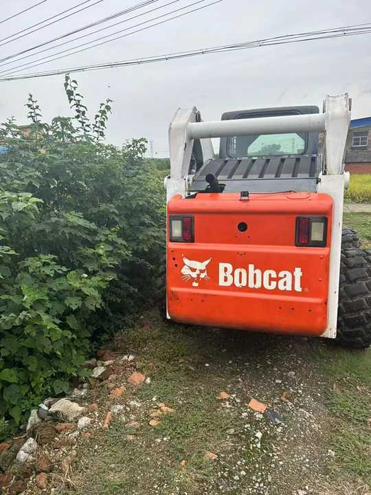 BOBCAT Brand Skid Loader S300 Used Machine Hot Sale - اللودر بعجل: صور 5 BOBCAT Brand Skid Loader S300 Used Machine Hot Sale - اللودر بعجل: صور 5