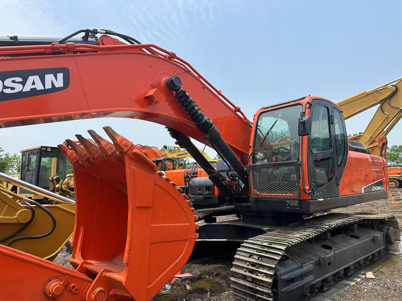 DOOSAN dx340 low working hours good price in stock for sale - حفارات زحافة: صور 5 DOOSAN dx340 low working hours good price in stock for sale - حفارات زحافة: صور 5