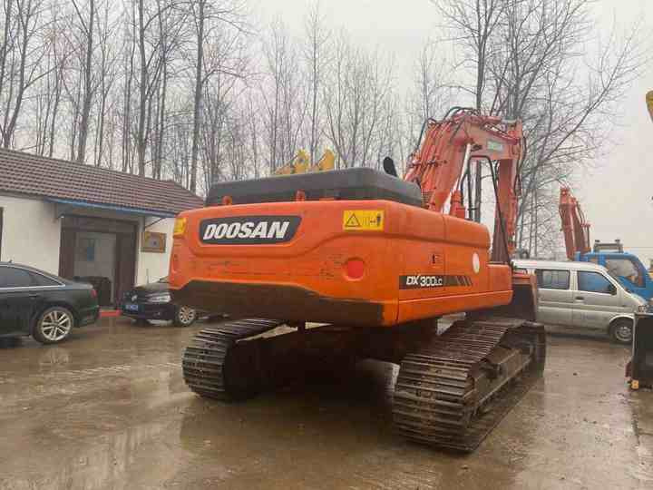 High Quality Doosan Big Size Excavator , Doosan 30ton Dx300lc Digging Machine , Doosan Excavator for Sale - حفارات زحافة: صور 5 High Quality Doosan Big Size Excavator , Doosan 30ton Dx300lc Digging Machine , Doosan Excavator for Sale - حفارات زحافة: صور 5